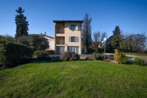 Modernes Haus Mit Garten Und Privatem Parkplatz